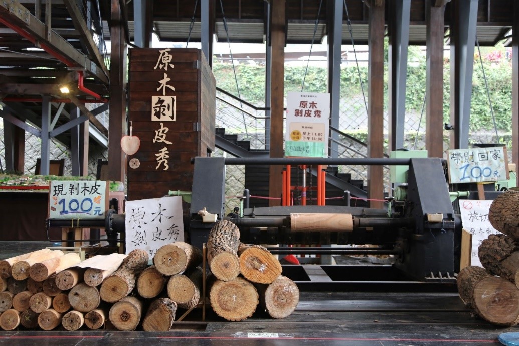 原木剝皮秀-再現車埕木業文化
